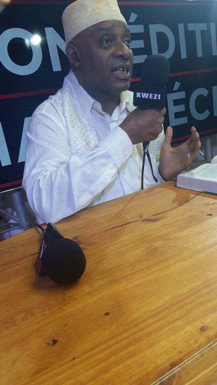 El Mamouni sur le plateau de la matinale