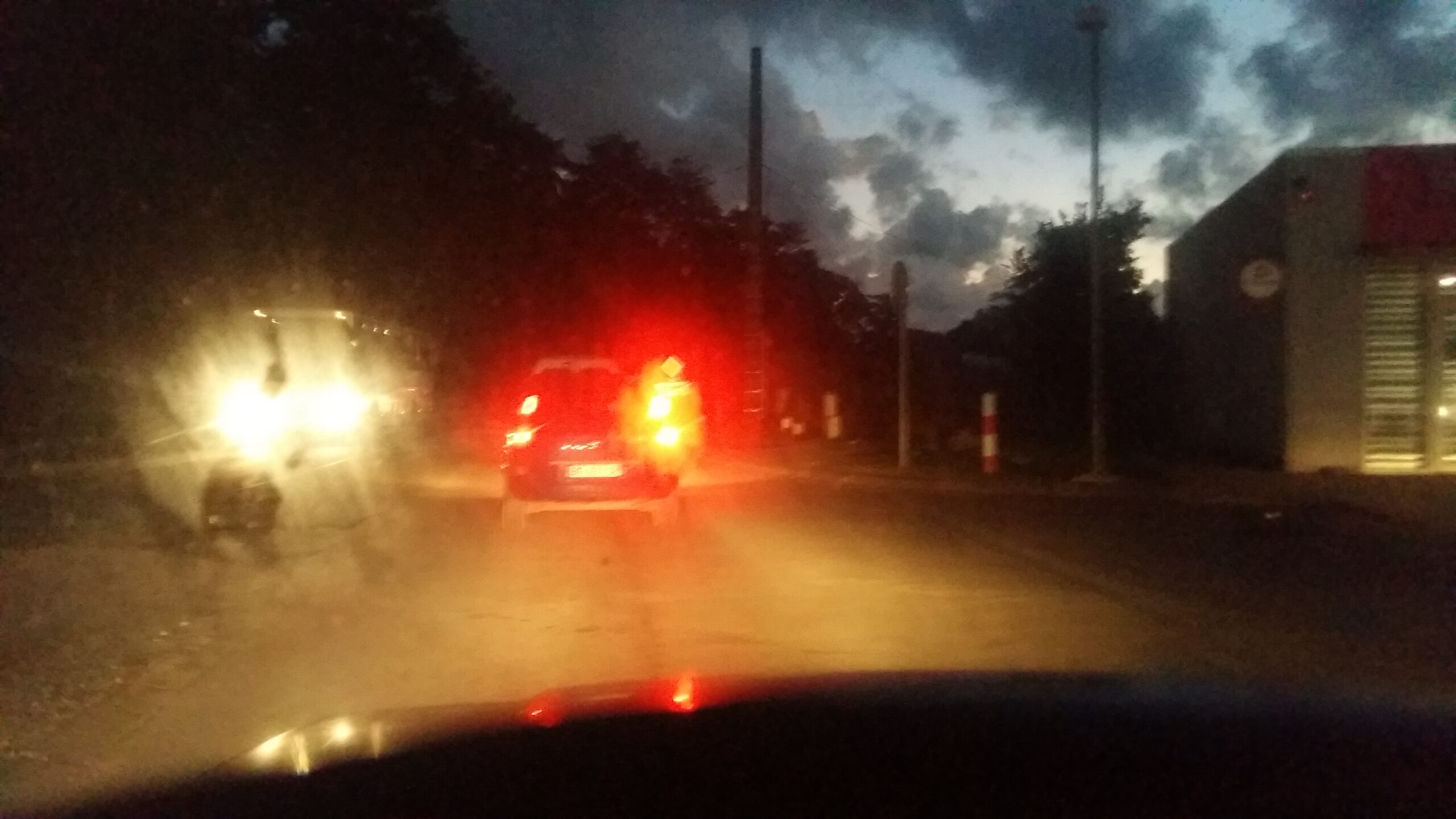 Les forces de l’ordre encadrent le convoi de véhicules