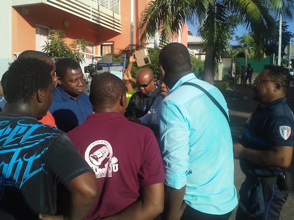 Mairie de Mamoudzou : violents affrontements entre la police municipale et les manifestants (vidéos)