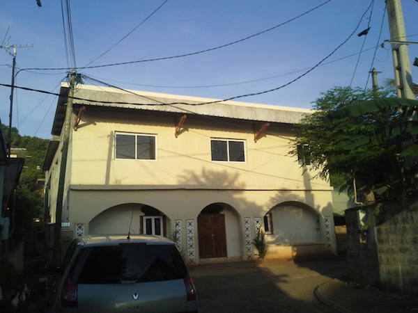 Une rue de Bandrélé abandonnée par le Sidevam