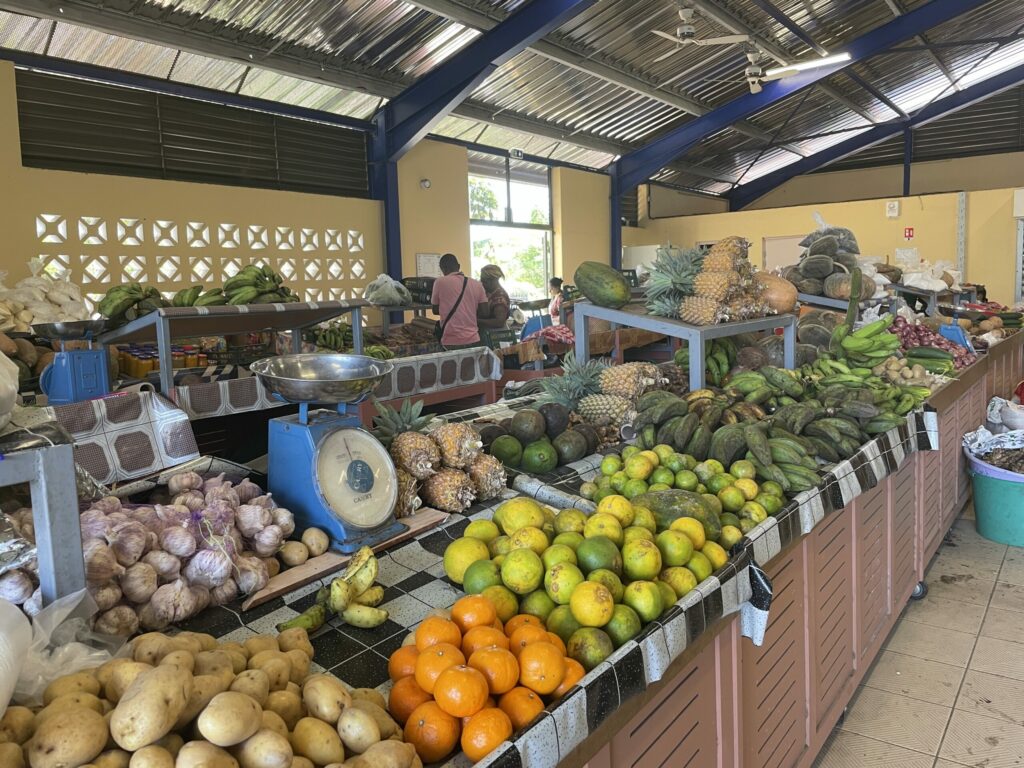 Prolongation des mesures d'assouplissement pour l'importation de végétaux à Mayotte 2 fruits legumes marches petite terre. IMG 8290 scaled 1