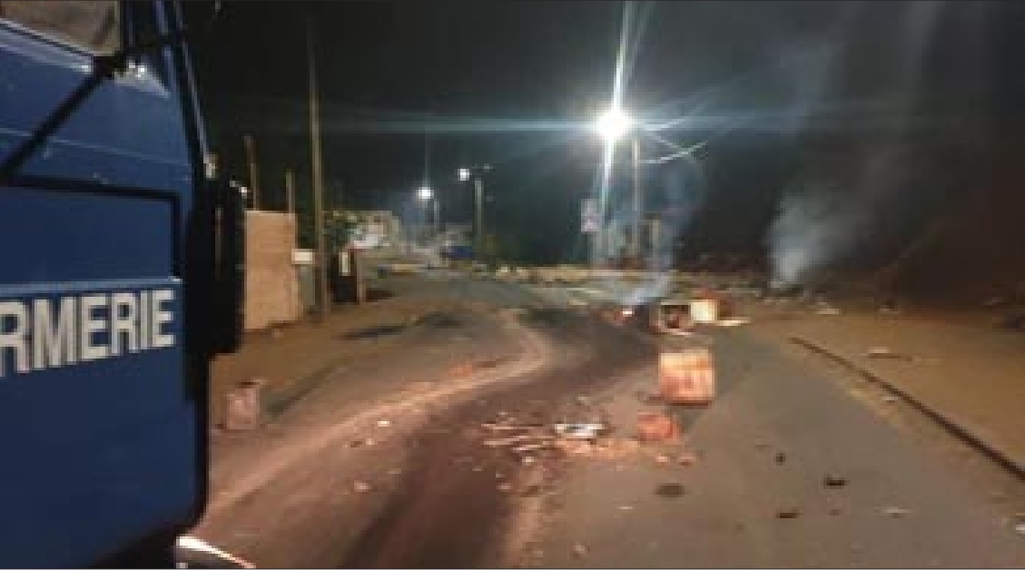 Les barricades deviennent des foyers de délinquance