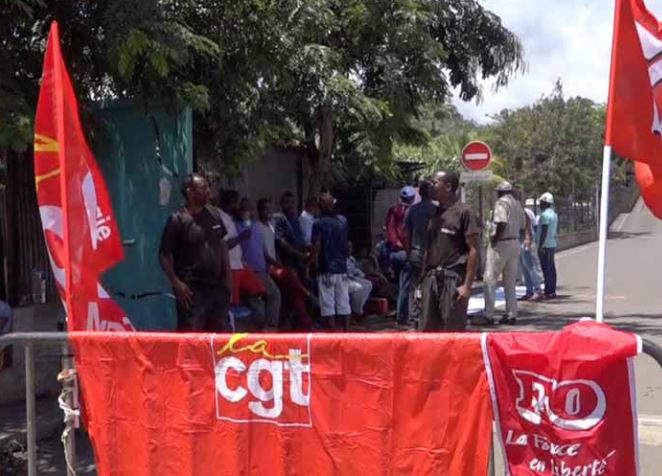 Les grévistes de EDM mobilisés pendant le conseil de surveillance à Paris