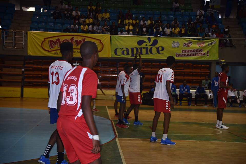 CJSOI 2016 : victoire des handballeurs mahorais face aux Seychellois