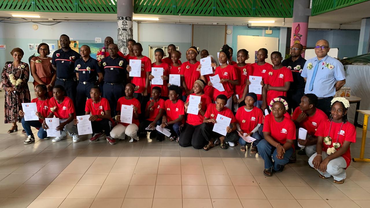 27 élèves reçoivent leur attestation de Jeunes Sapeurs-Pompiers