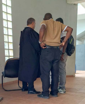 Condamnée pour usage d’une fausse carte d’identité