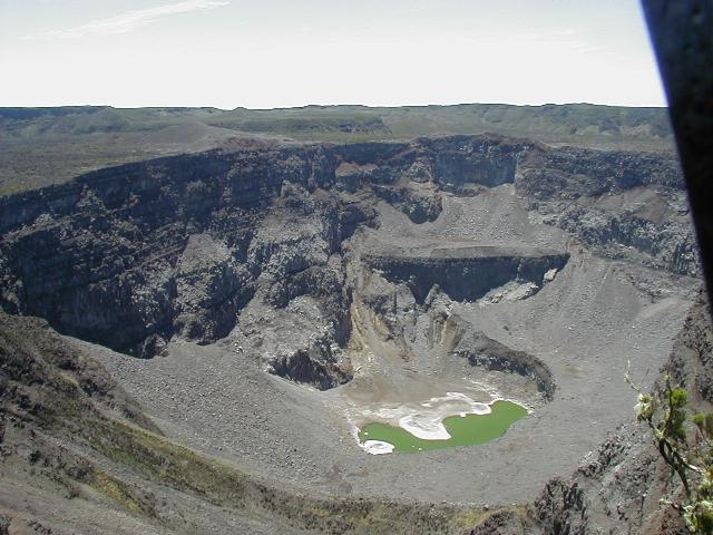 Le volcan Kathala se réveille aux Comores, les autorités déclenchent le plan jaune