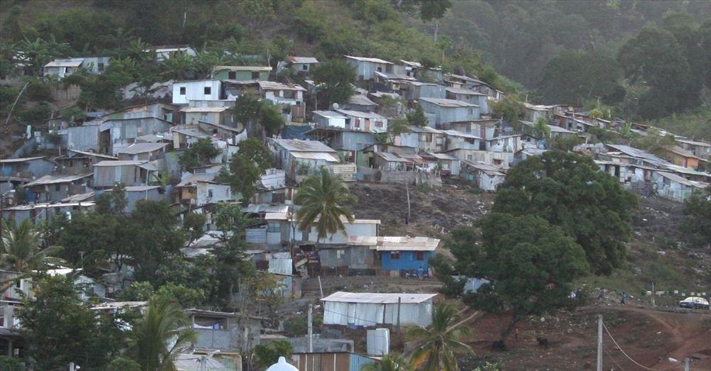 16h19 : grosse embrouille au bureau de vote Kawéni Poste