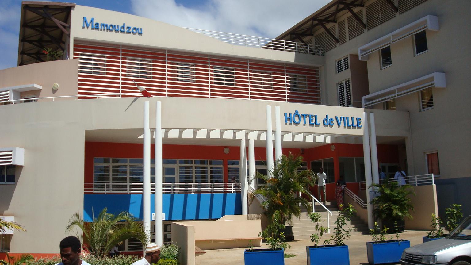 Une délégation de demandeurs d’asile africains dépose une pétition à la mairie de Mamoudzou