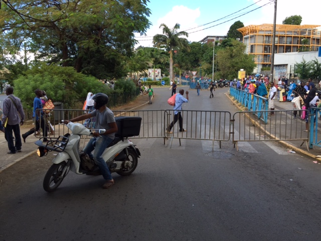 Place de la République : situation tendue et barrages
