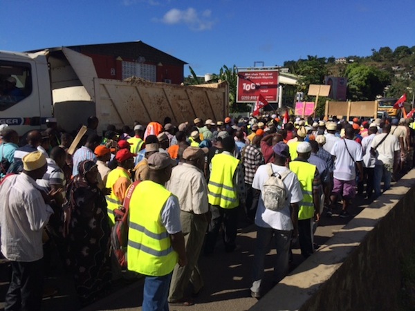 Grève Colas : en marche vers la Dieccte (vidéo)