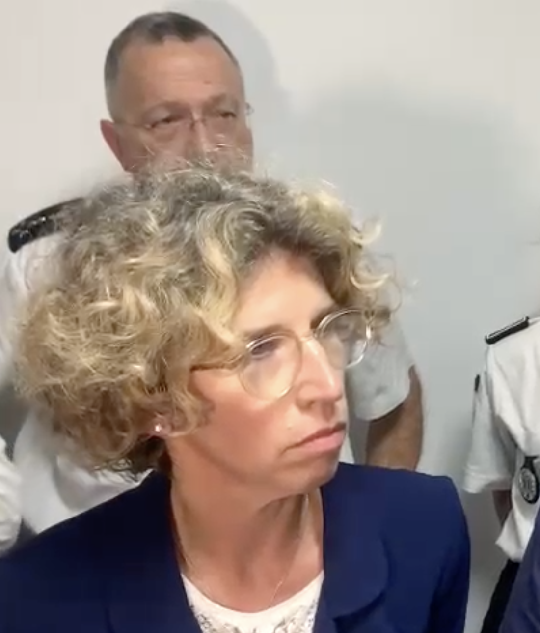 Marie Guevenoux au travail sur les dossiers de Mayotte