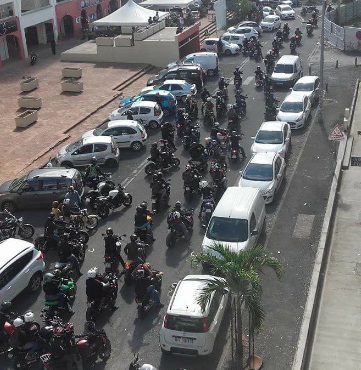 105 motos de sortie (vidéo)