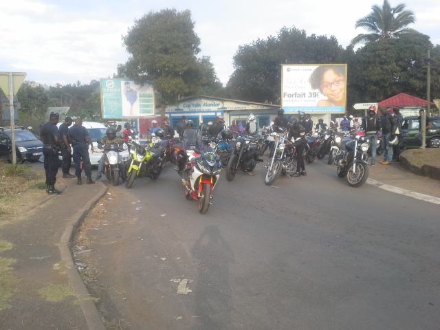 Les motards bloquent la rocade