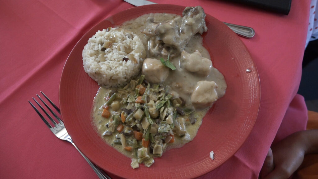 operation lycee hotelier. TableDuChefIntergenerationnel.00 14 55 24.Still001