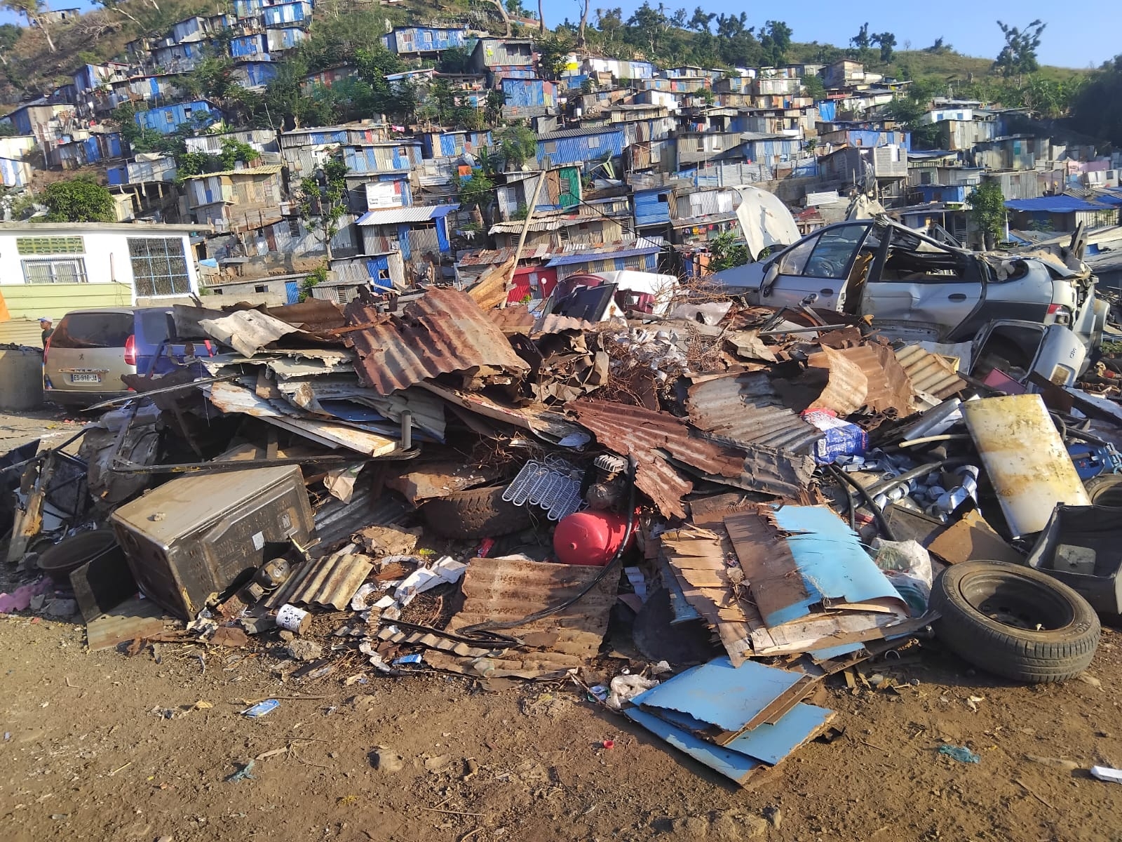 La ville de Mamoudzou mène une opération de nettoyage à Kawéni