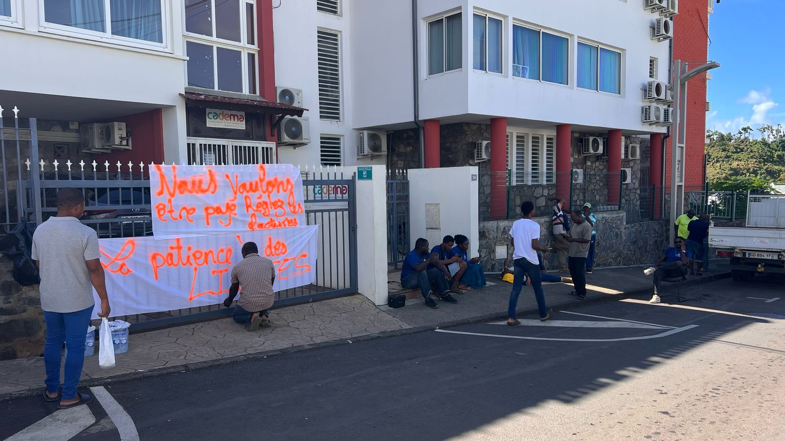 Les prestataires suspendent le blocage de la CADEMA