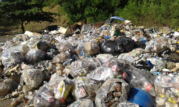 Les  ministres passent, les poubelles restent…