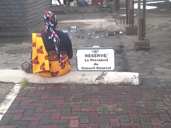 En attendant le Président… (vidéo)