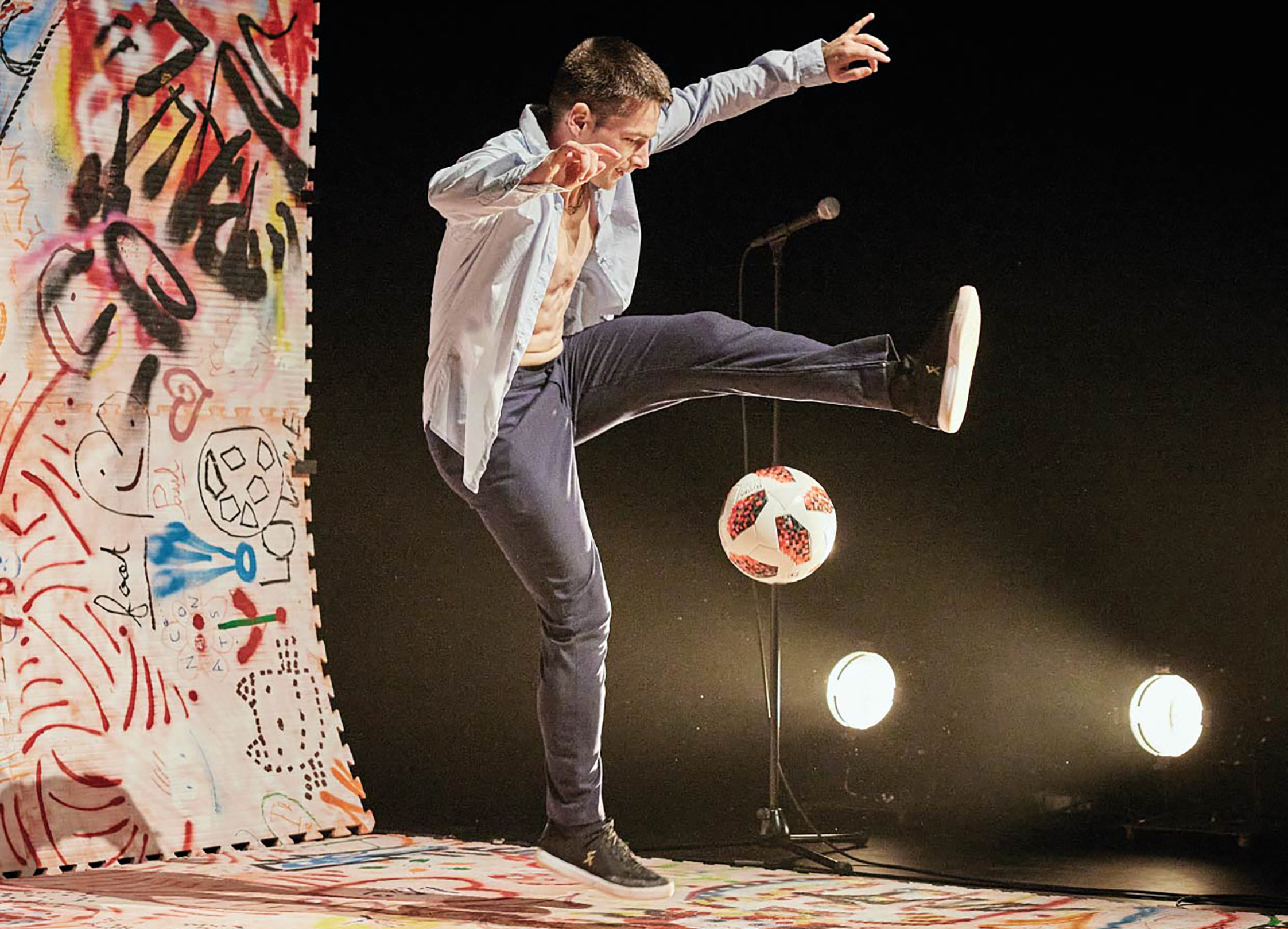 Un spectacle de foot freestyle au Pôle Culturel de Chirongui