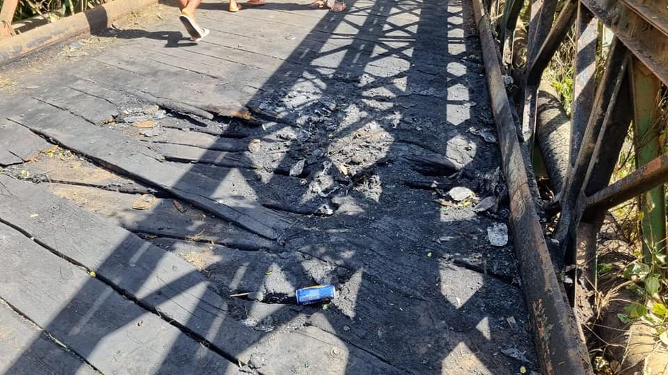 Le pont de Dzoumogne incendié