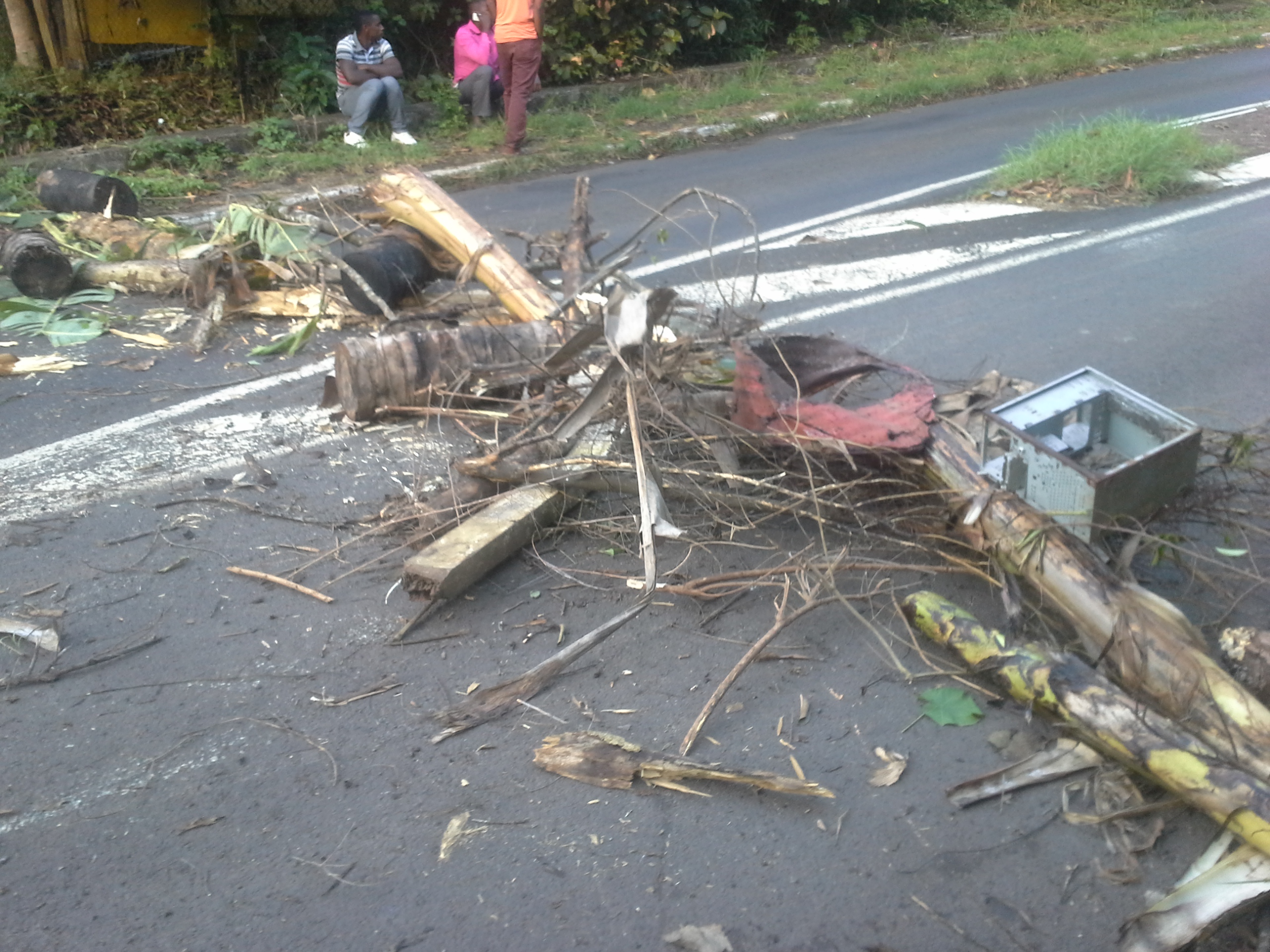 Barrage tenu à Poroani