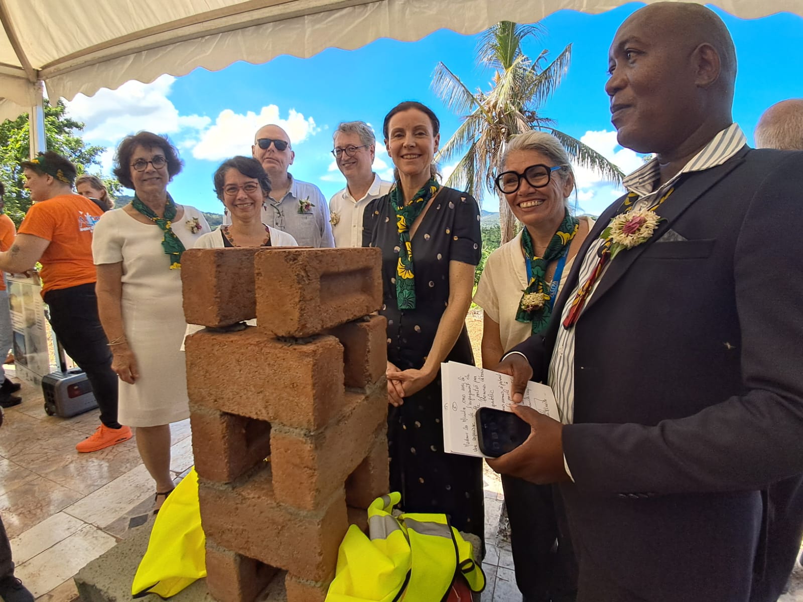 La ministre de l’Autonomie et du Handicap pose la première pierre de l’établissement pour polyhandicapés