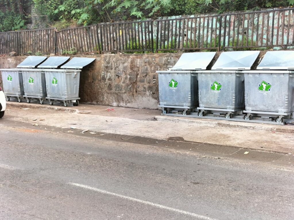 poubelles metalliques sidevam. 20e85258 f94f 4644 b9e0 c99a2ba63379