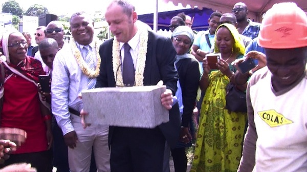 La première pierre du stade de Cavani (enfin) posée (vidéo)