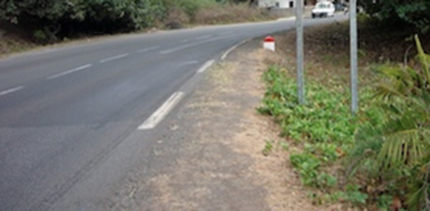 Coupeurs de route à l’entrée de Longoni