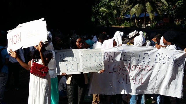 Les jeunes de Sada manifestent