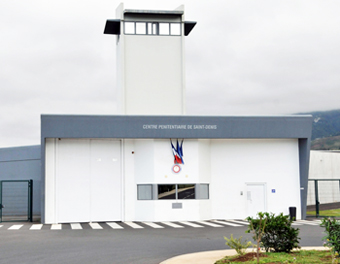 Un enseignant, accusé de viols, remis en liberté à la suite d’erreurs grossières dans les destinataires de convocations