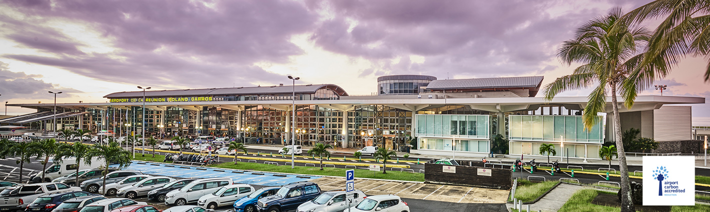 La Réunion : des manifestants bloquent l’aéroport contre le Covid