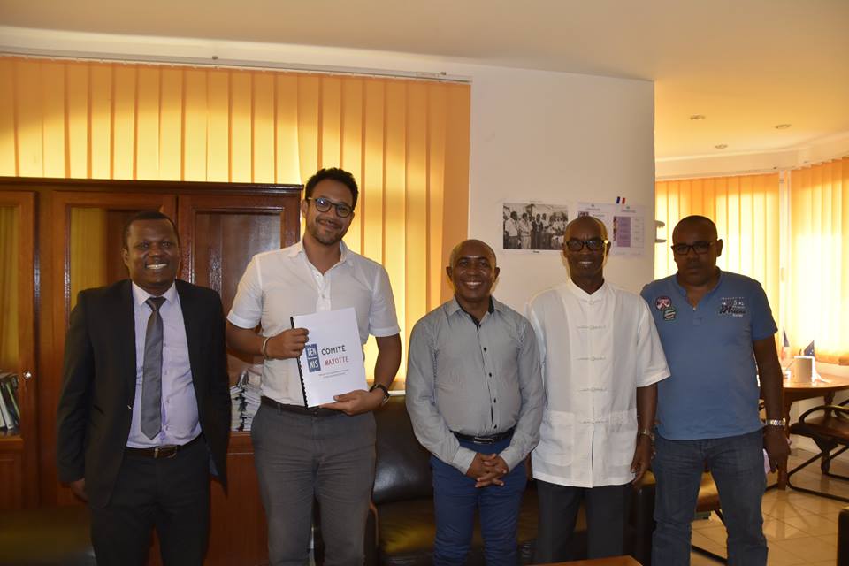 Le nouveau bureau exécutif du comité de tennis monte au filet