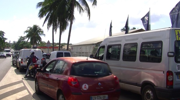 Difficultés de circulation aux abords des stations-service