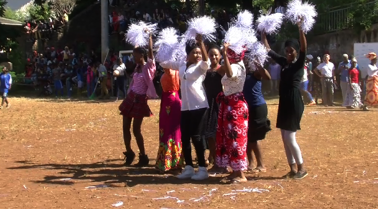 Tournoi de foot : profs contre élèves la revanche (vidéo)