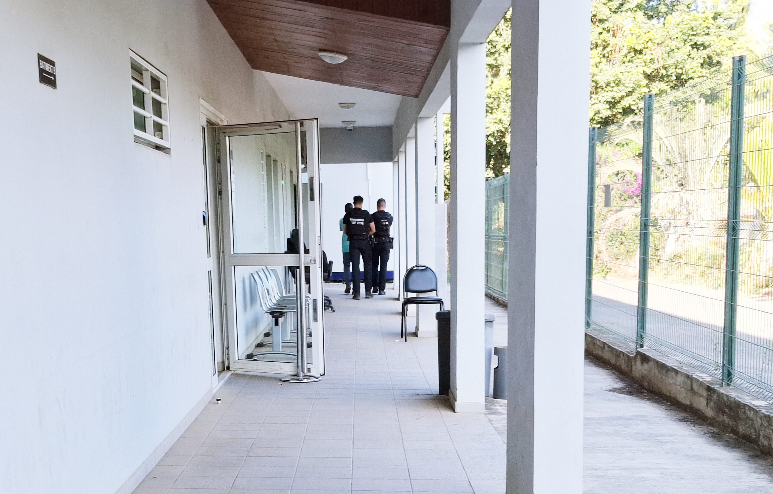 Il tue le père de sa nièce et la menace de mort après avoir purgé sa peine