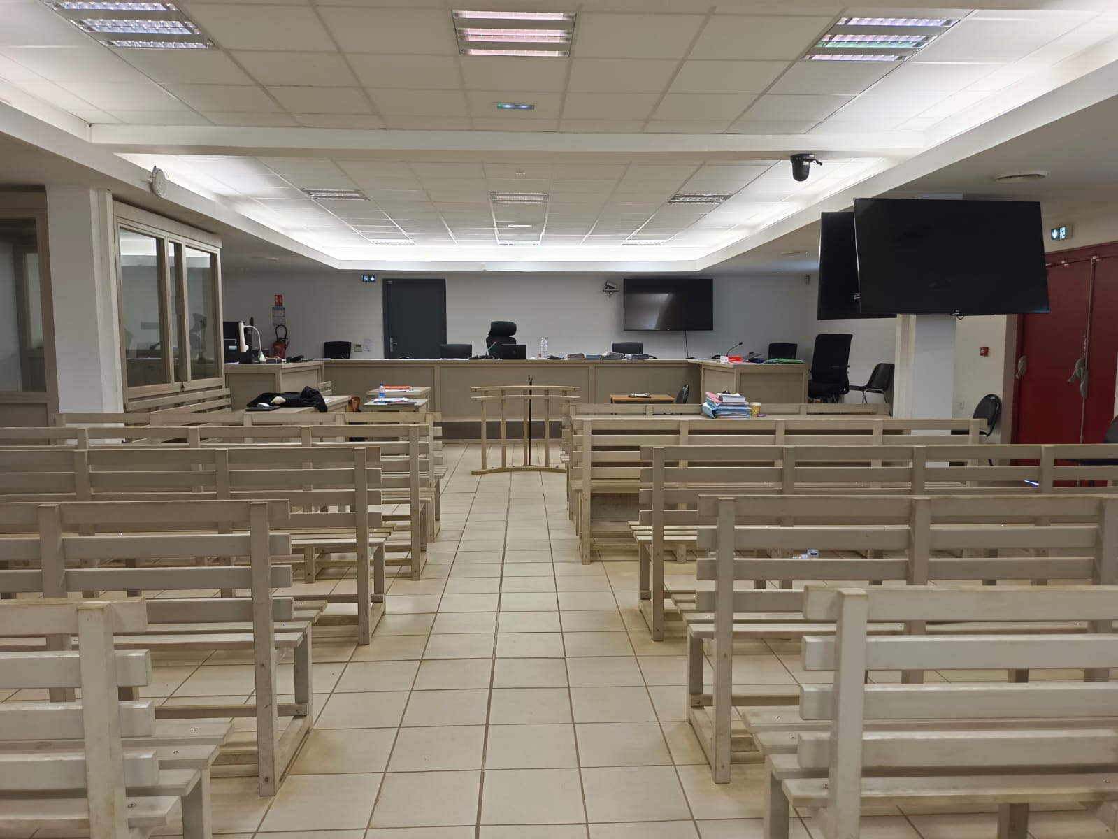 Procès d’une agression nocturne, quand le passé resurgit pour un nouveau citoyen français