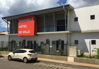 Bandrélé : il tente de poignarder un père de famille et saccage une maison
