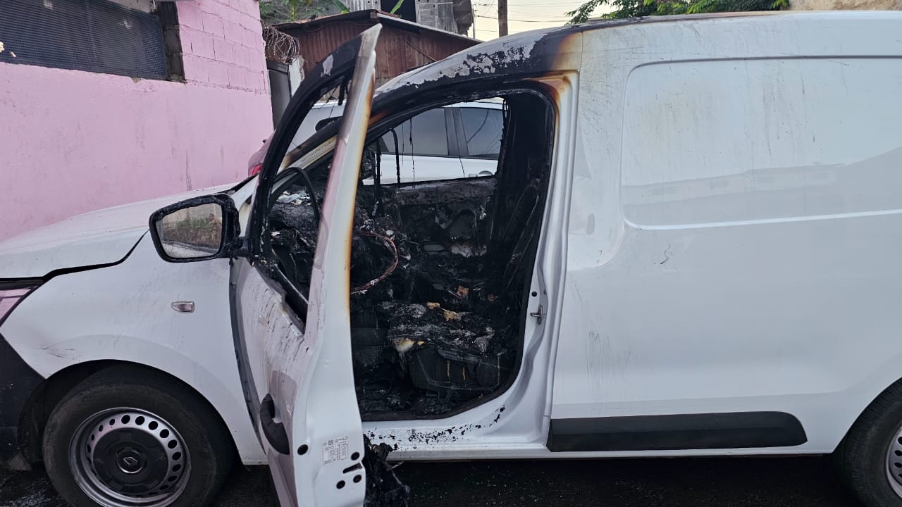 Des voitures et des boutiques brûlées cette nuit à Combani par des criminels de Miréréni