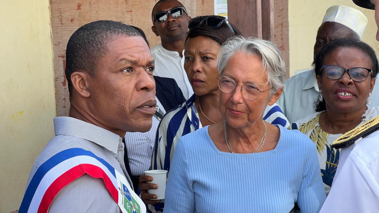 La ministre de l’Education nationale, Élisabeth Borne en visite éclair à Mayotte (video)