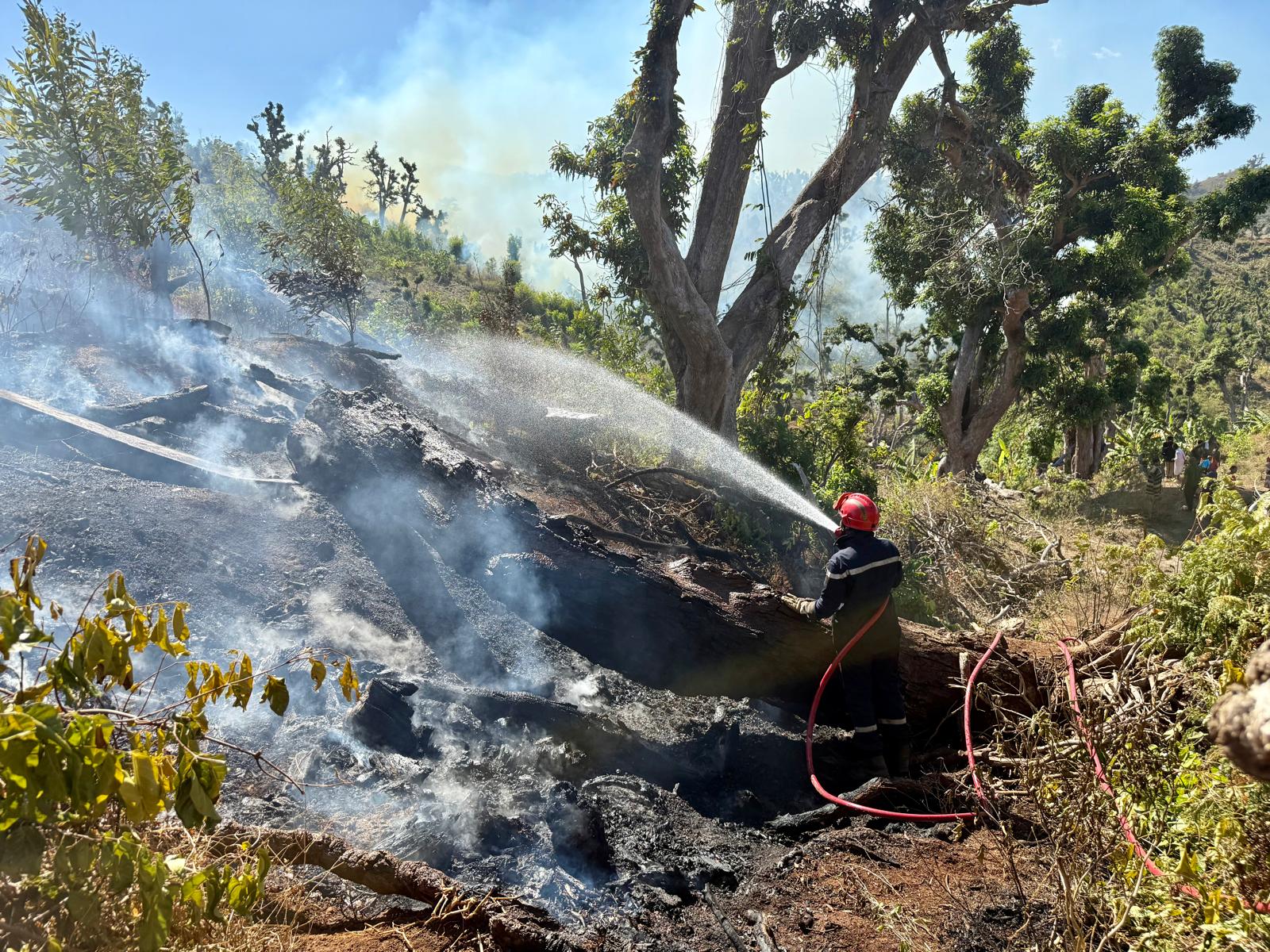 Incendie incontrôlé sur les hauteurs de Mamoudzou vers la Convalescence