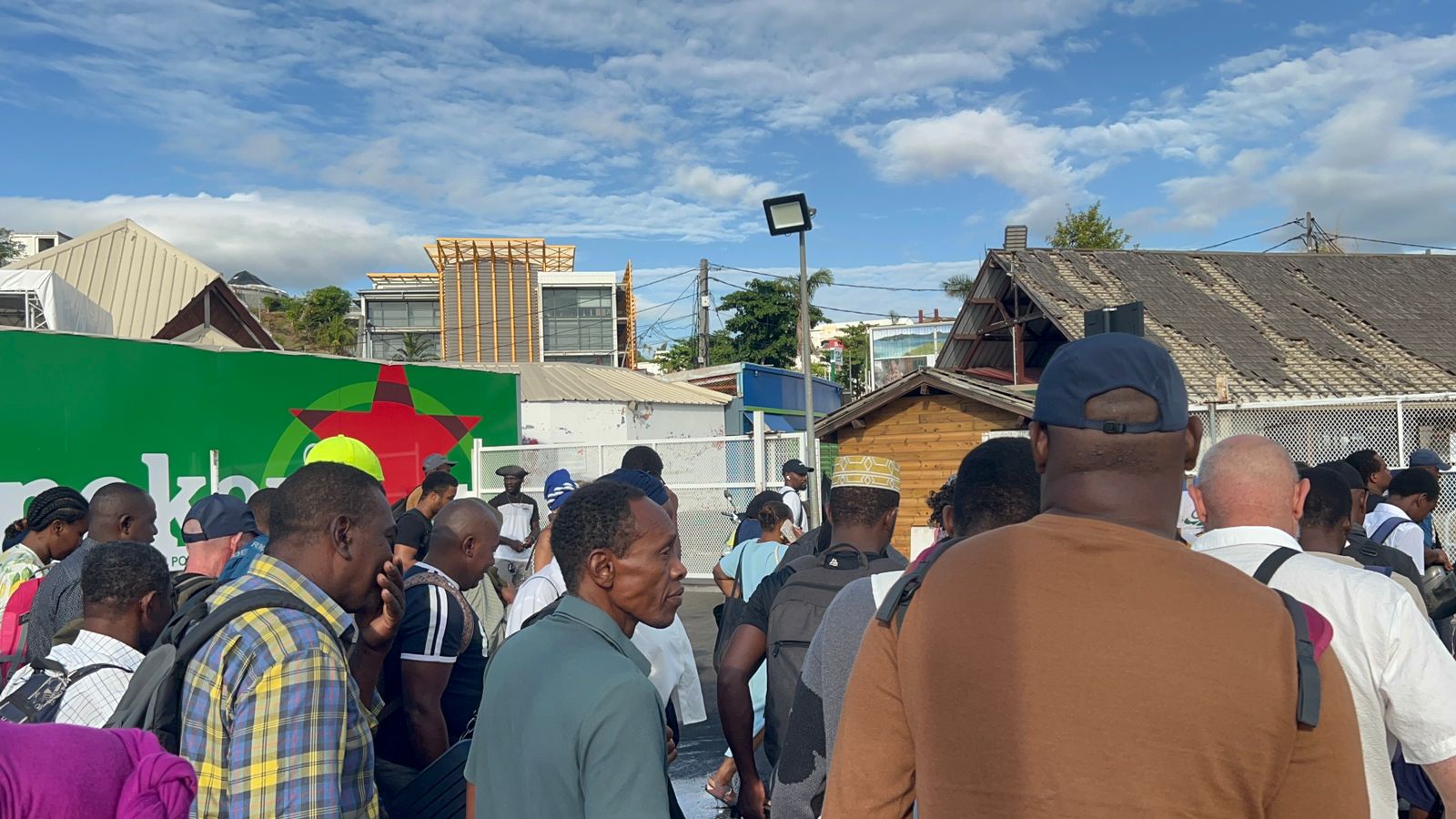 Blocage des piétons qui veulent barger à Mamoudzou