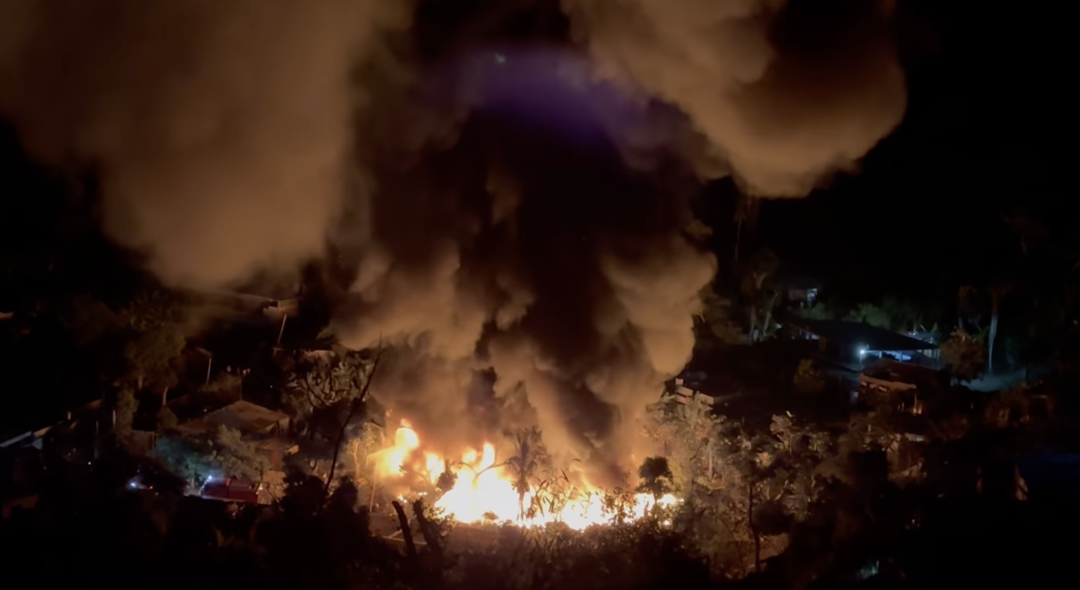 Nuit rouge à Mhrowandra : le feu chasse les habitants