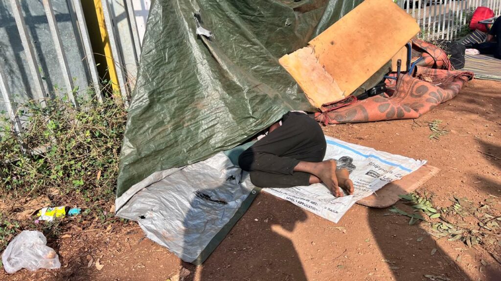 Des centaines de migrants africains à la recherche d'un endroit où dormir (vidéo) 2 IMG 20251023 WA0009