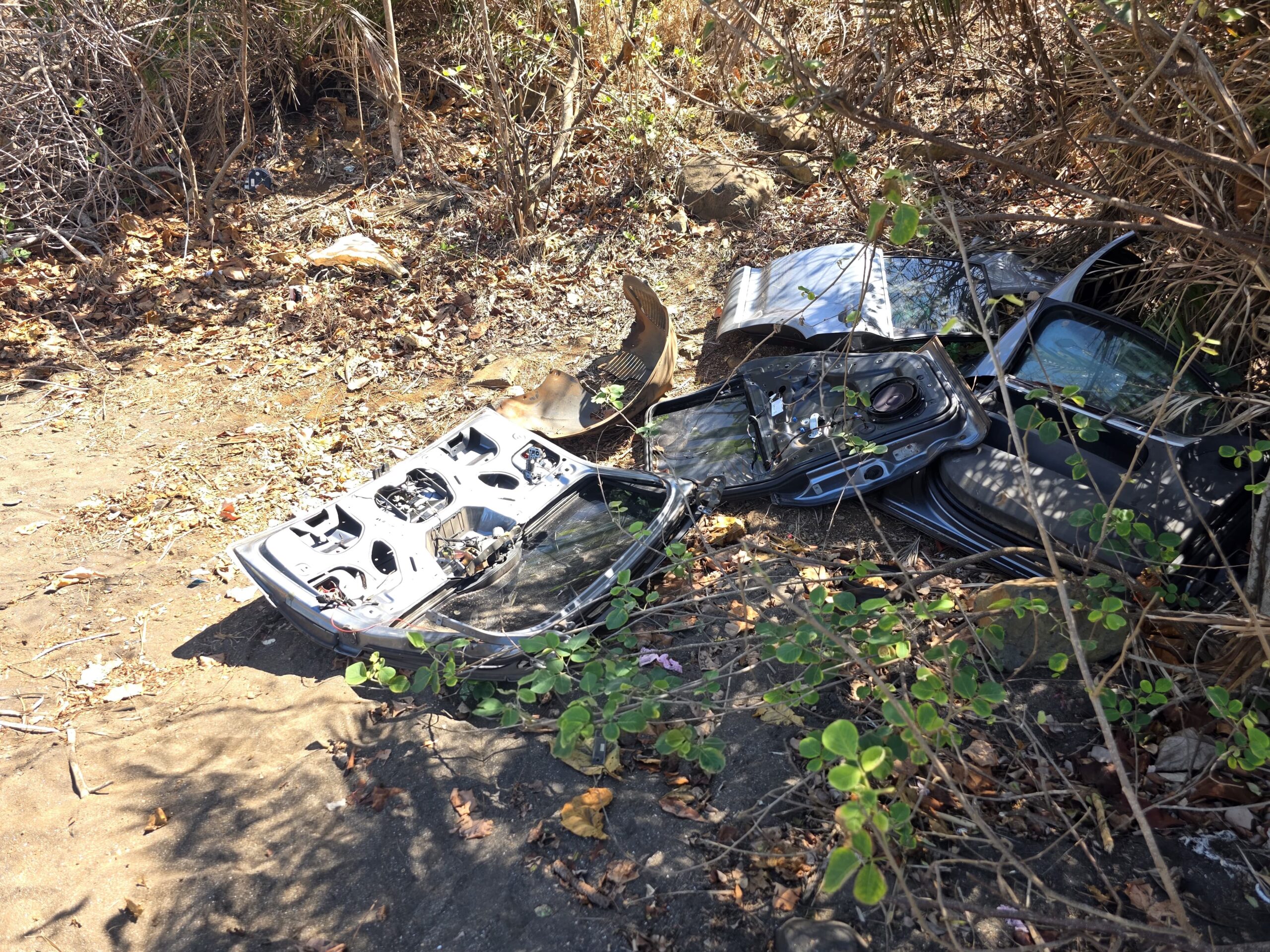 Le marché noir des pièces auto prospère sur l’île au lagon