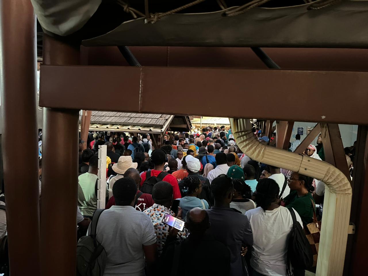 La barge prise d’assaut (vidéo)