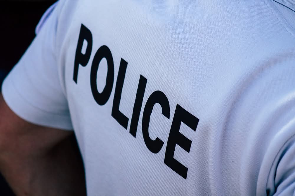 Tentative d’enlèvement à Mamoudzou : une femme saute d’une voiture en marche pour échapper à son agresseur