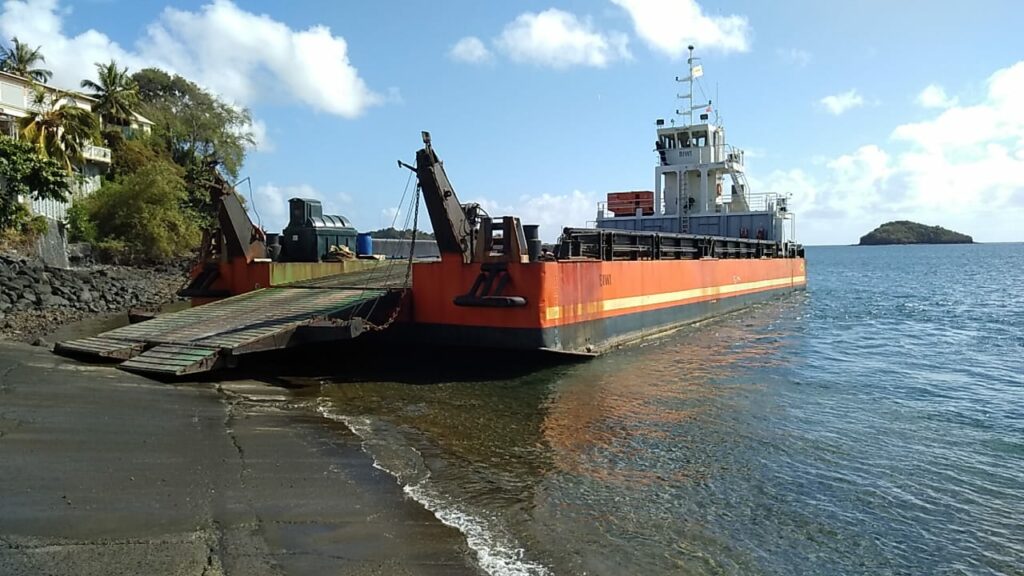 barge colas. 10227921 5dc4 4a2c 91f8 558a513594b7