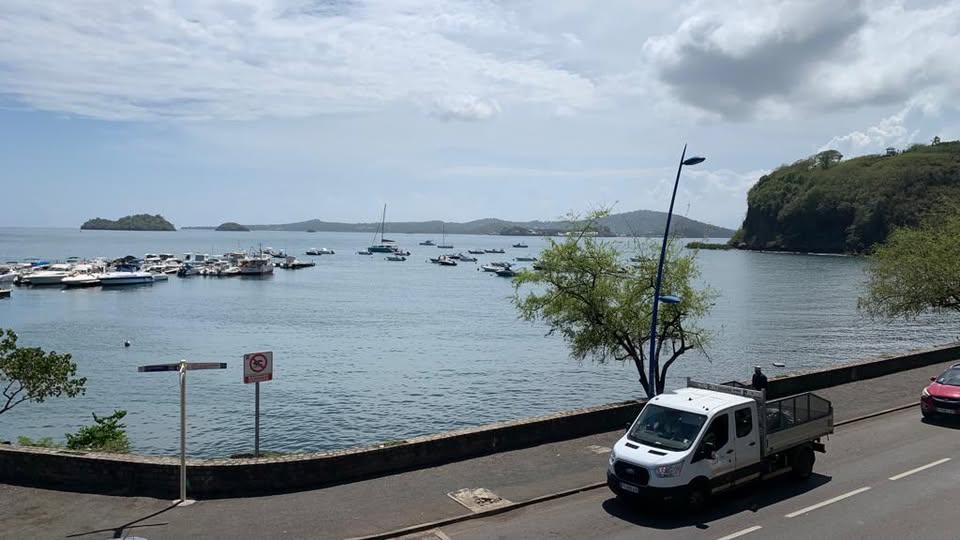 Mamoudzou dévoile ses lettres urbaines géantes : un symbole fort d’identité et de fierté territoriale